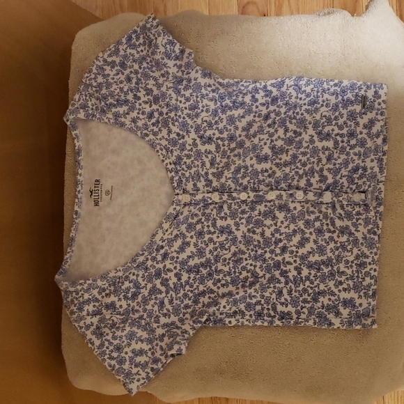 Hollister Tops - 𝅺hollister Short Sleeve Button Up
